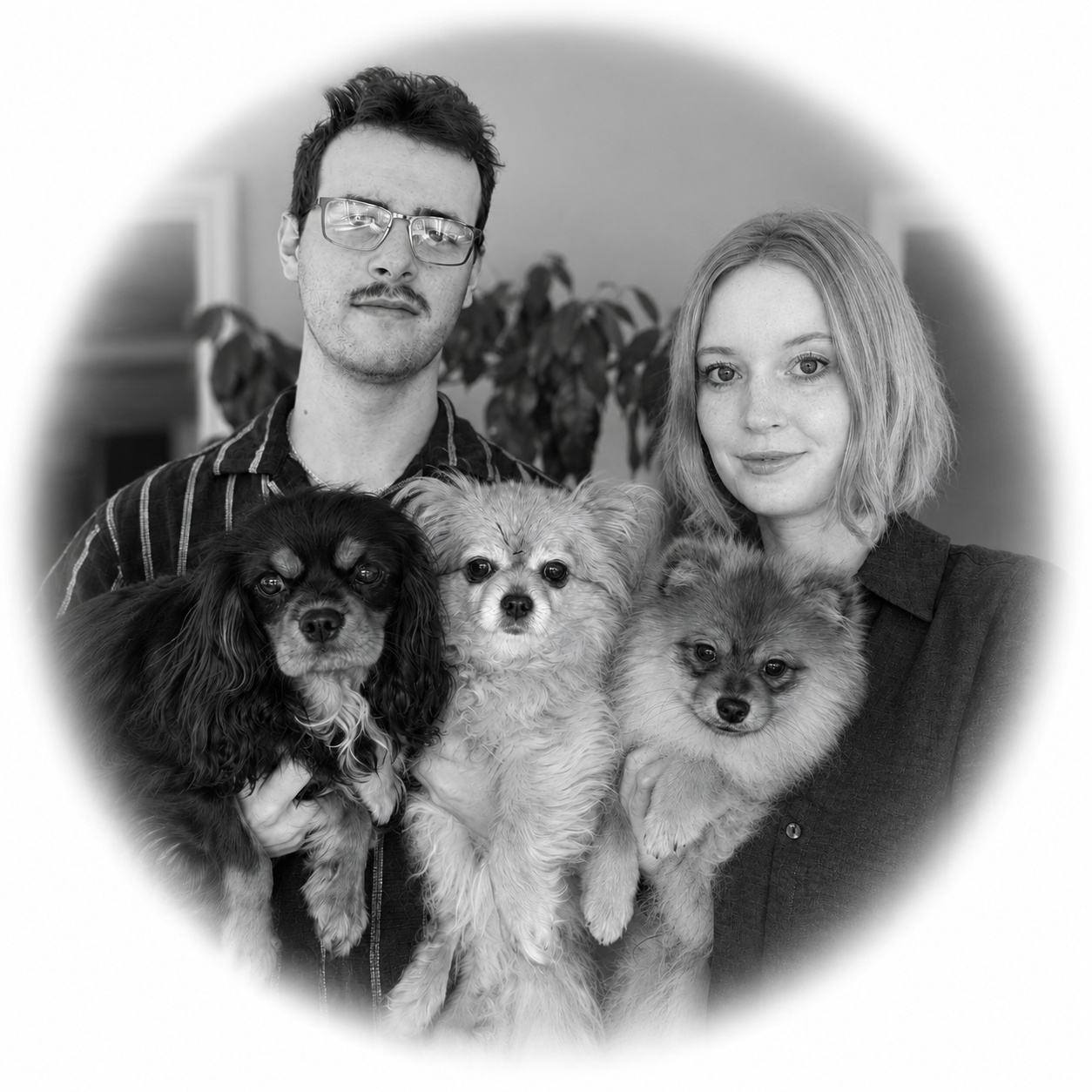 Maria och Torger med de fyrfotade assistenterna Idun, Junie och Herman
